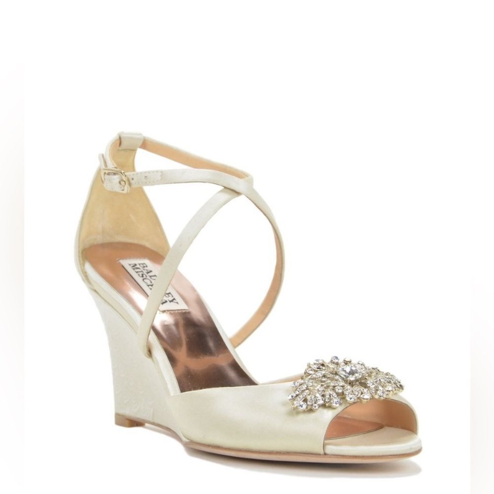 Badgley Mischka Ivory Abigail Embellished Sandal Wedge Heels Size 6.5